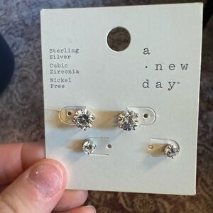 NWT Earrings 💎